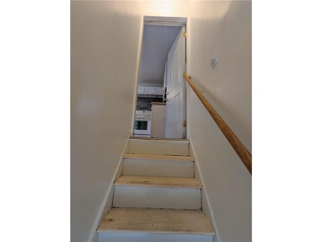 Photo - 947 6th St E