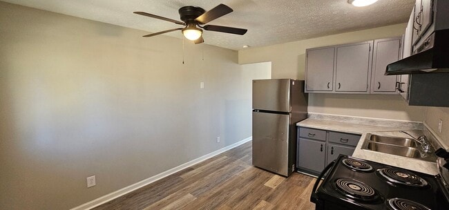 Building Photo - 5462-5462 Misty Ln Unit 5456
