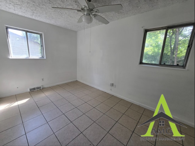 Photo - 9811 E 24th St