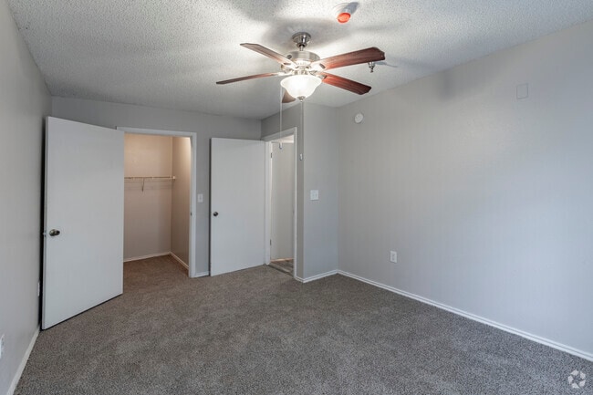 2BR, 1BA - 753SF