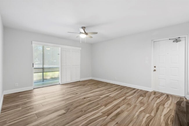 Photo - 2518 SE Anchorage Cove Unidad B-1