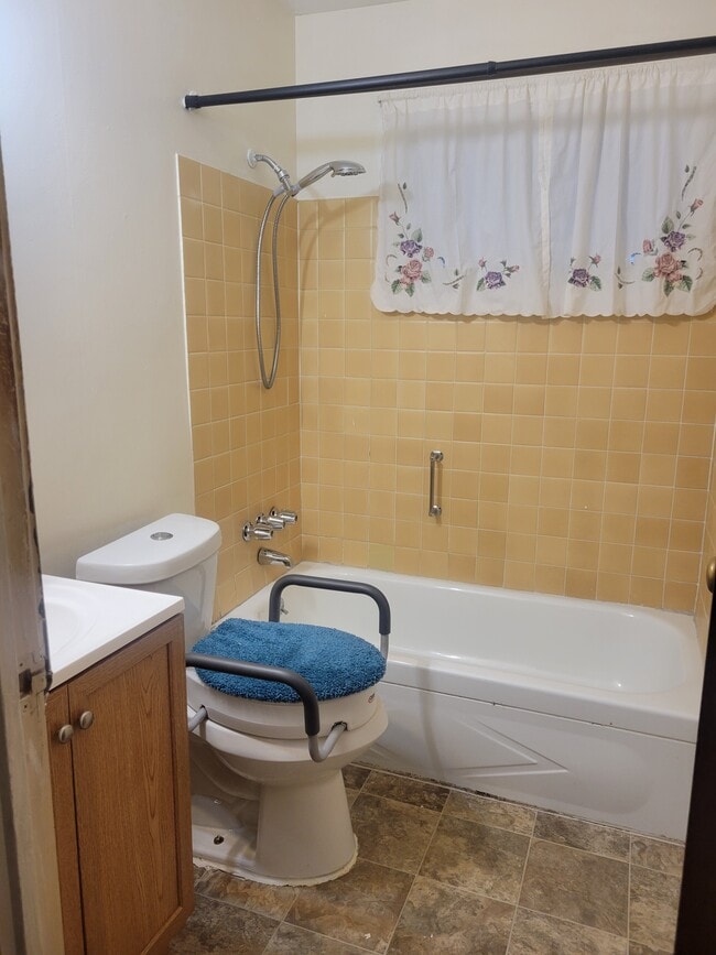 Photo - 1323 Brentnell Ave