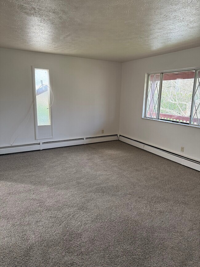 Photo - 1369 Cayuga Ave Unit Upper