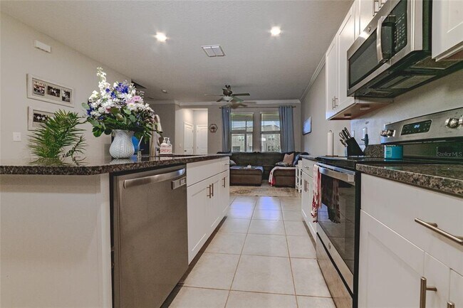 Photo - 31974 Blue Passing Loop