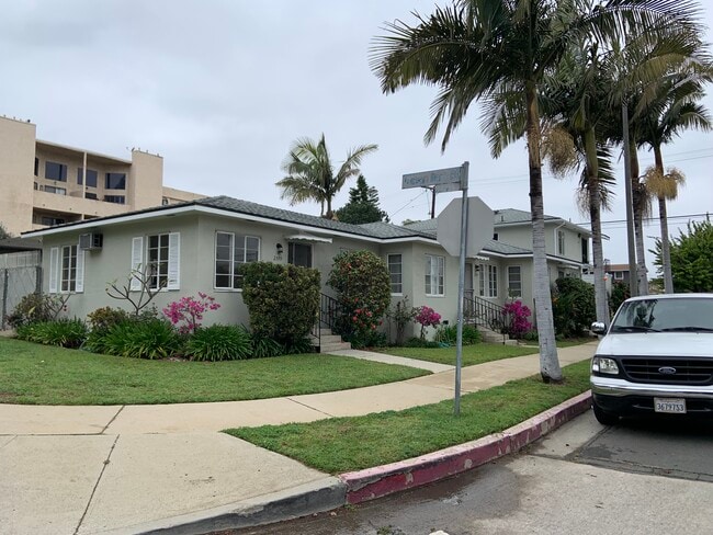 Photo - 2599 Wellesley Ave Unidad 2599