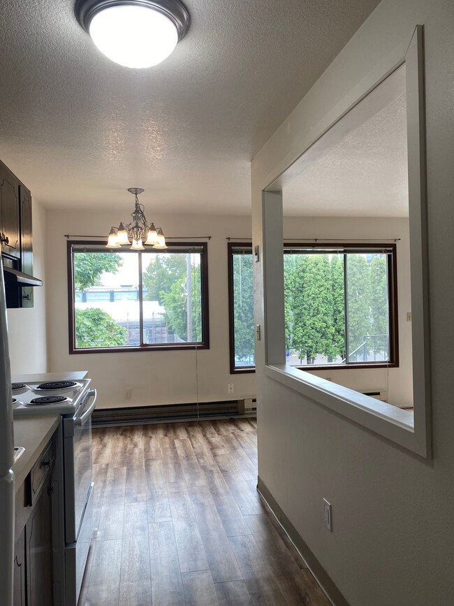 SE 49th and Hawthorne Blvd - SE 49th and Hawthorne Blvd Apartment Unit 1527