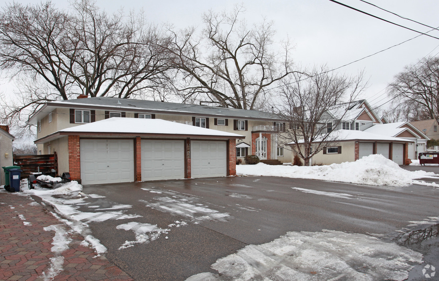 Photo - Lake Shore Apartments