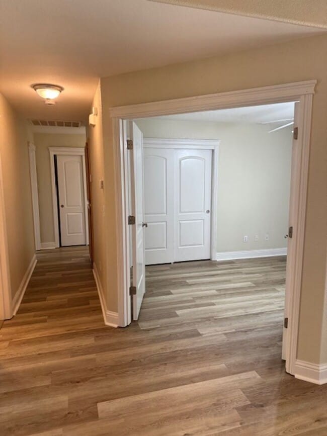 Photo - $300 Move in Special - Beautiful South Red...