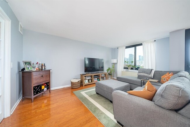 Photo - 700 Grove St Unit 6M
