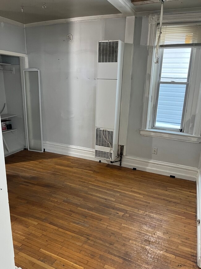 Building Photo - 617 Maryland Ave E Unit 3