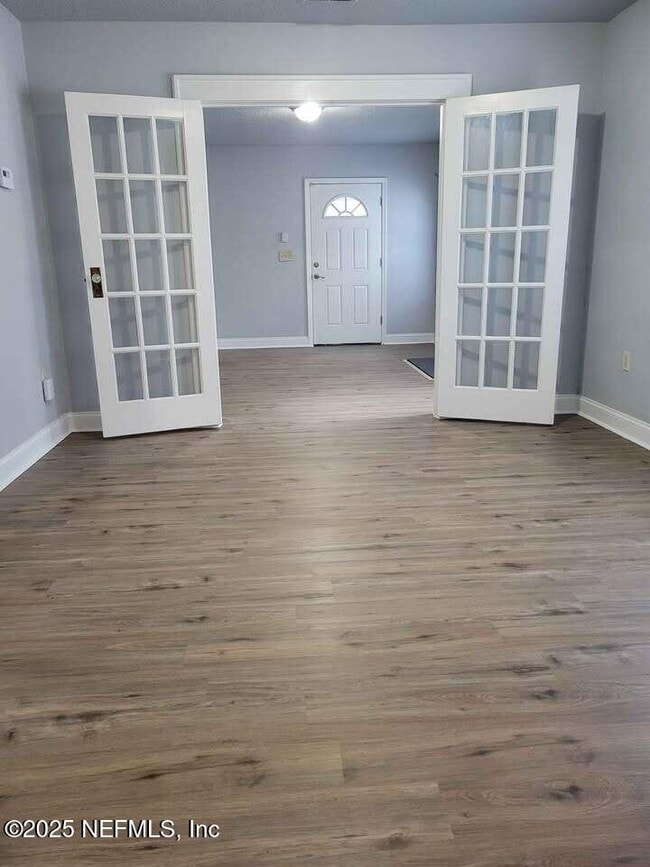 Photo - 1515 W 2nd St