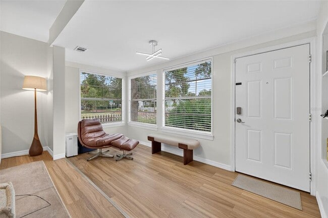 Photo - 2501 Oakdale St S