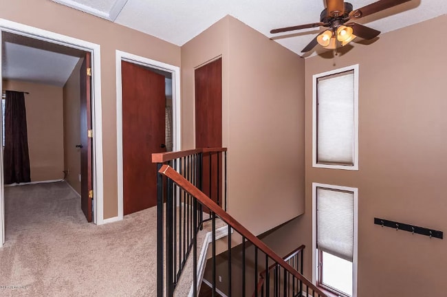 Photo - 31 Elton Ridge Ct NW