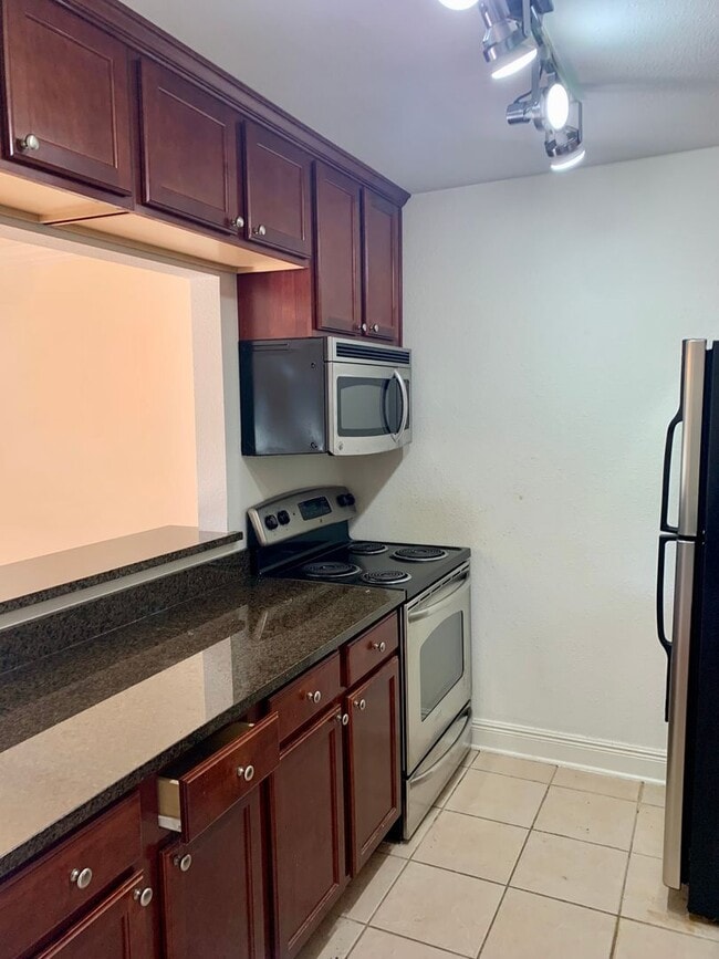 Photo - Walking distance to LSU / short drive downtown Unit 2207