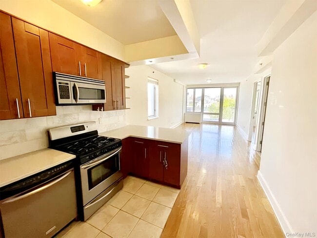 Building Photo - 26-38-38 28th St Unit C3