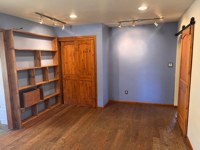 Photo - 110 Reliance Dr
