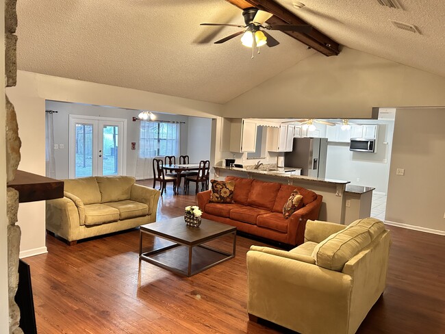 Photo - 4294 Tanglewilde Dr S