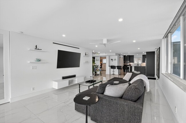 Photo - 301 Lake Shore Dr Unidad 801