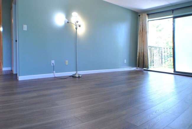 Building Photo - 209 Riverview Ave Unit 28