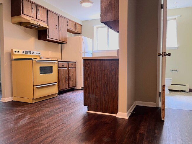 Building Photo - 352 Robert Dr Unit 1 Rental