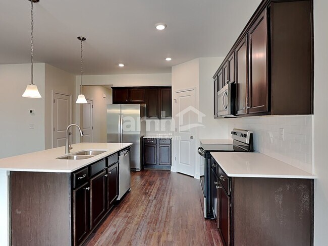 Photo - 636 Rivermist Dr