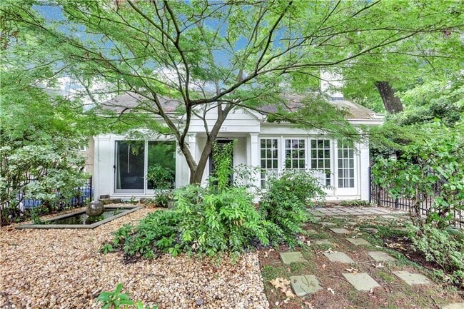 Building Photo - 355 8th St NE