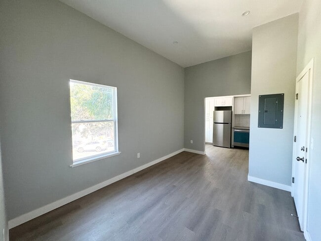 Photo - Perfect Shape Downtown Livermore Living Condo above Yin-Yin Restaurant