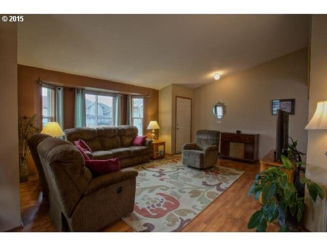 Photo - 3 Bedroom Home with Vaulted Living Room Near The Streets of Tanasbourne with Garage & Yard