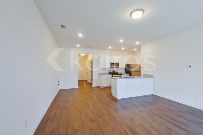 Photo - 113 Dudley Wy Townhome