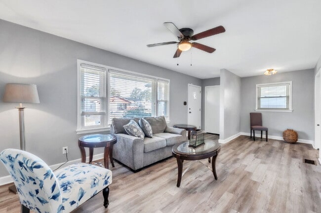 Photo - Stylish 3 Bedroom, 2 Bath Ranch with Brigh...
