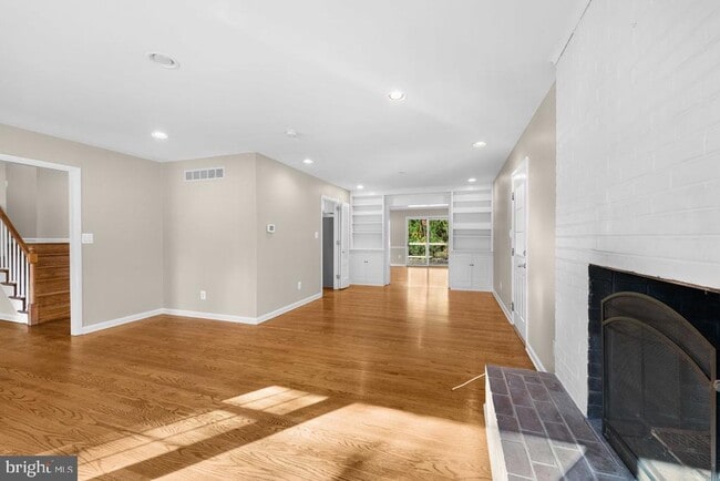 Photo - 512 Briar Ln