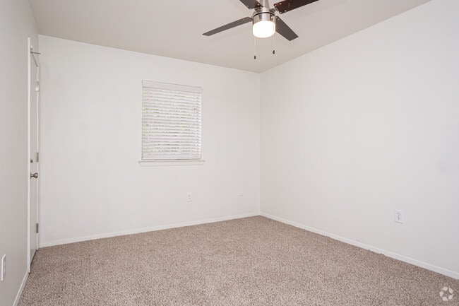 2 BR, 1 BA - 970 SF