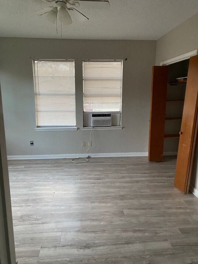 Photo - 260 1/2 Wyandotte St-