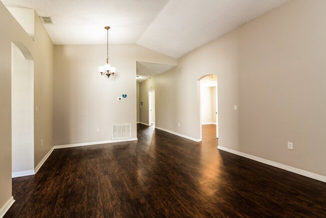 Photo - 103 Aurelia Ct