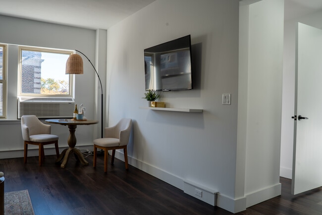 Photo - 1553 W Hollywood Ave