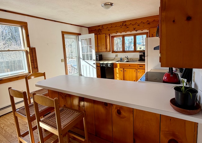 Cocina con puerta que da a la terraza. - 34 Boody St Unidad #2