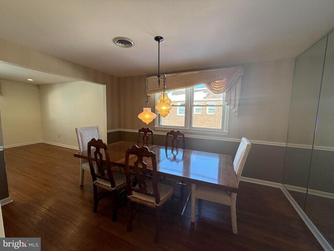 Photo - 240 Sweetbriar Cir