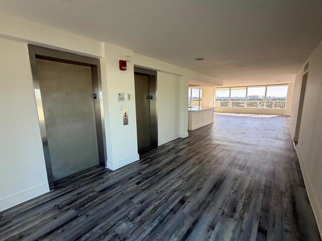 Photo - 2000 NE 135th St Unit 2000 NE 135th Street St # Ph