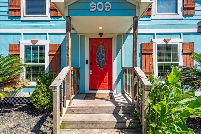 Photo - 909 32nd St