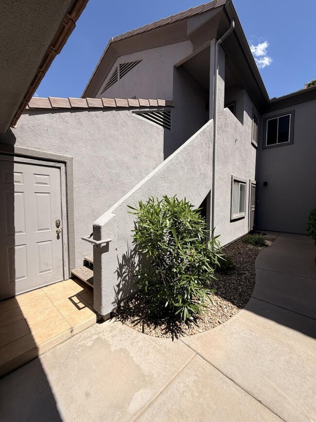 Photo - 7401 W Arrowhead Clubhouse Dr Unit 2010