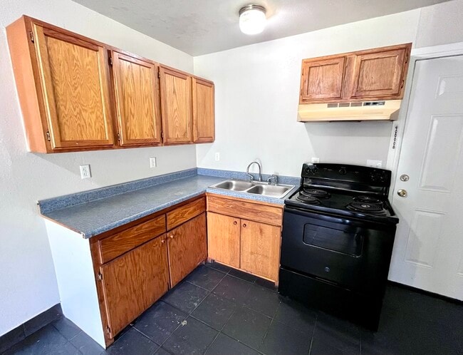 Photo - 304 S B St