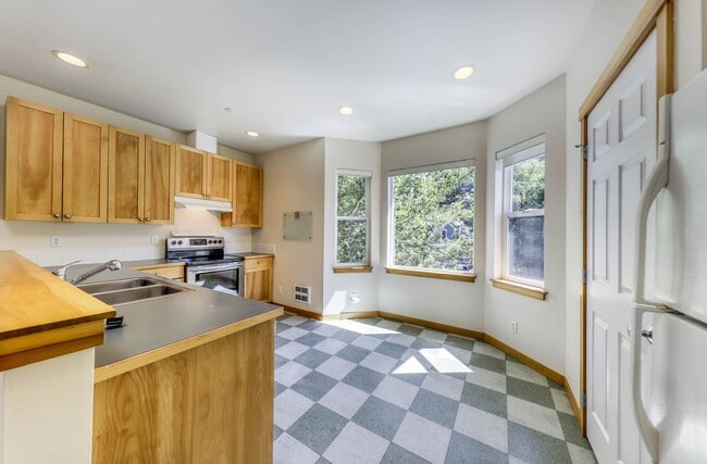 Photo - Courtyards Condominium unit in Town
