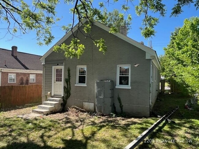 Photo - 2205 Roanoke Ave SW