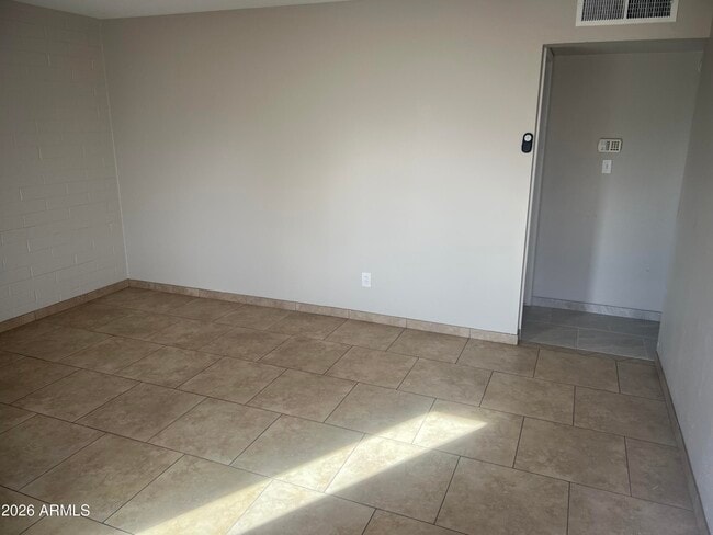 Photo - 2420 W Butler Dr