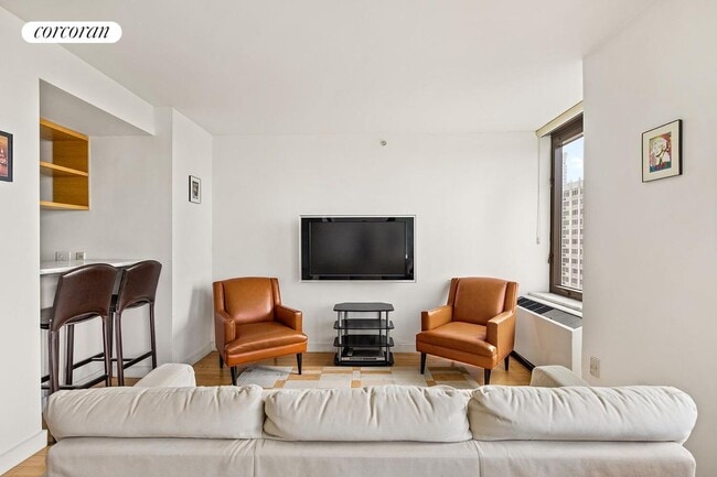 Building Photo - 100 W 39th St Rental