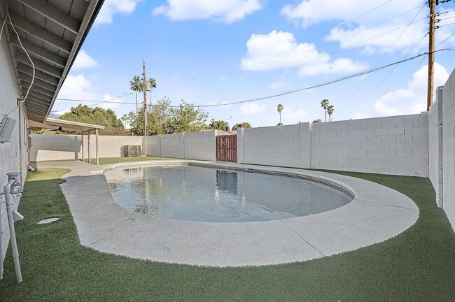 Photo - 6 Bed/ 3 Bath with Pool