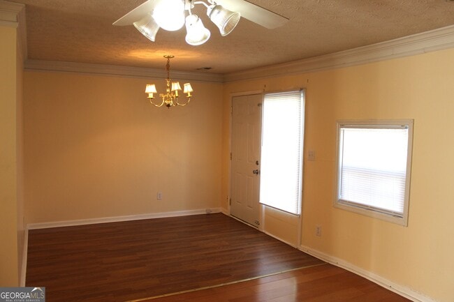 Photo - 2116 Charter Ln