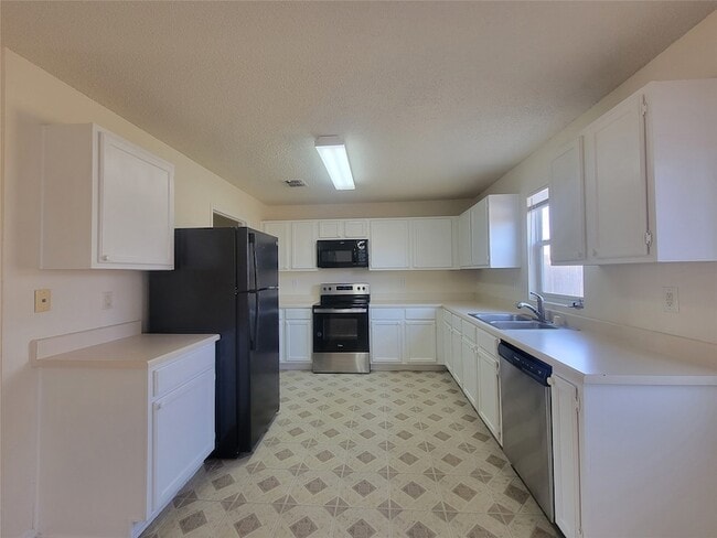 Photo - 2233 Maple Dr