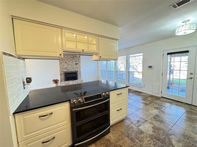 Photo - 221 Stowaway Cove