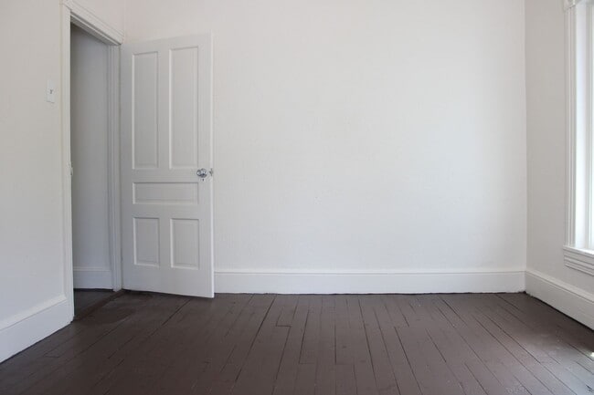 Photo - 118 W Main St